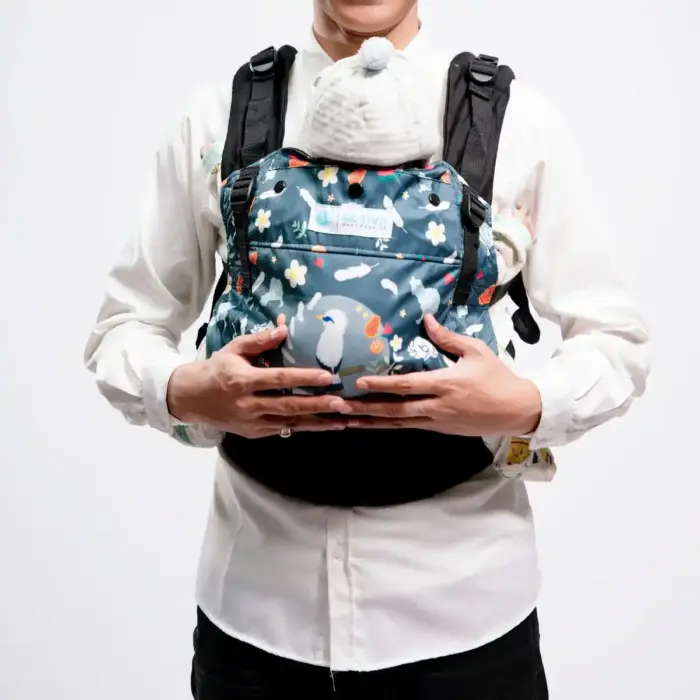 Structured Baby Carrier with Tropical Print — Ergonomic Buckle Design